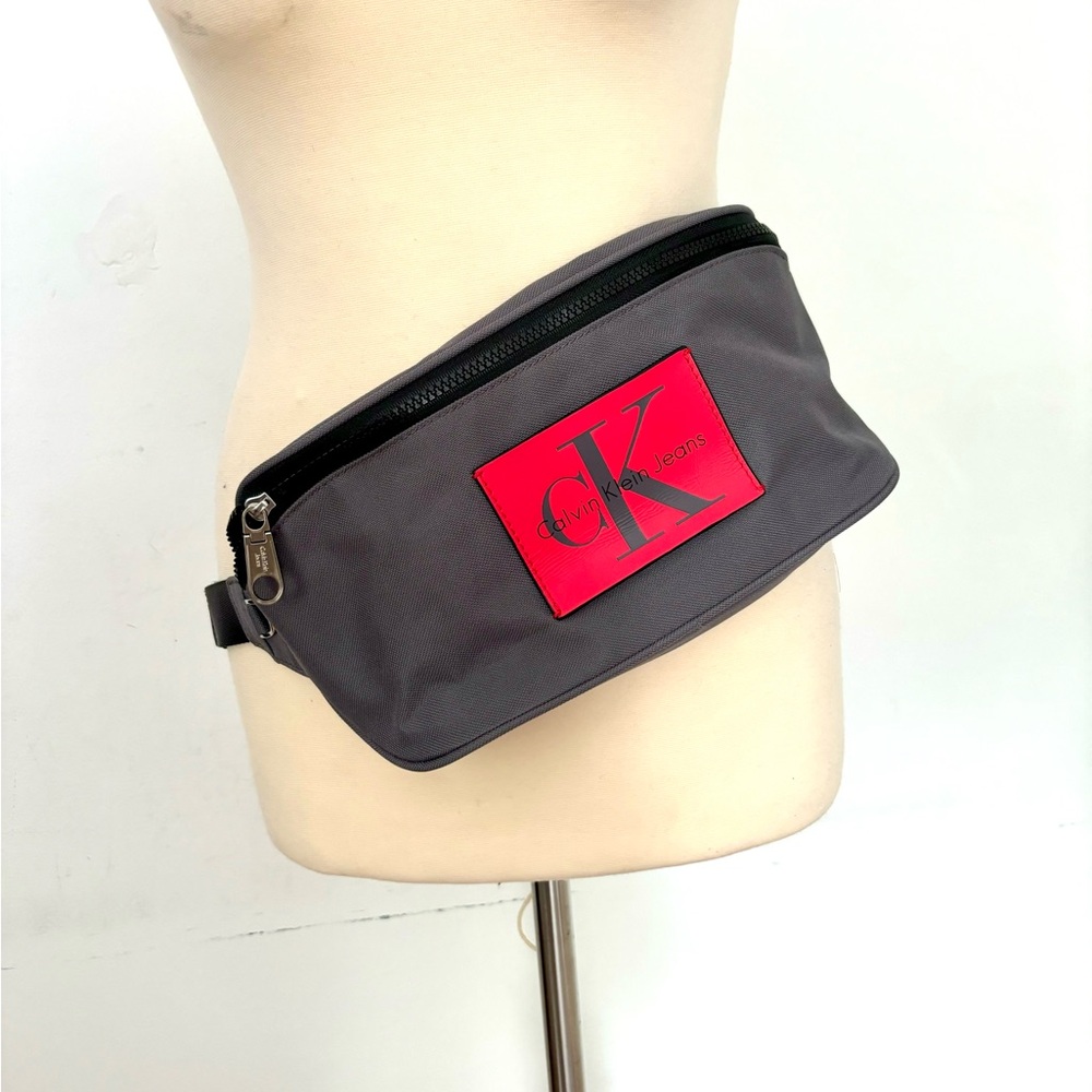 NWOT Calvin Klein jeans belt bag
